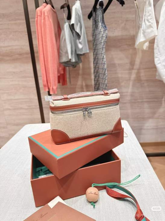 Picture of Loro Piana Handbags _SKUfw206422255fw